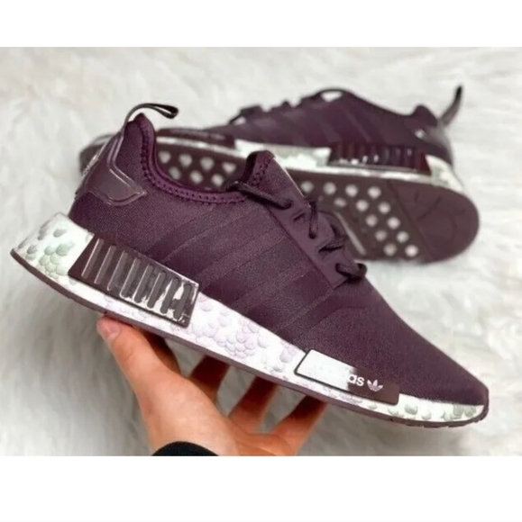 New Adidas NMD R1 bestseller - Picture 3 of 4